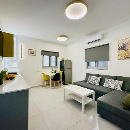 Amazing 2Rooms Apt In Bat Yam - Step By The Beach Екстериор снимка