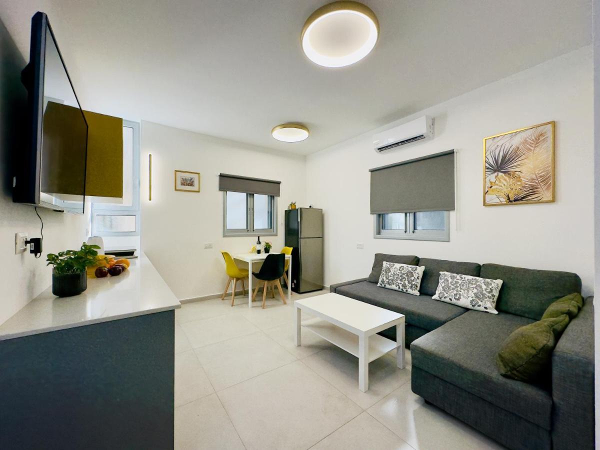 Amazing 2Rooms Apt In Bat Yam - Step By The Beach Екстериор снимка